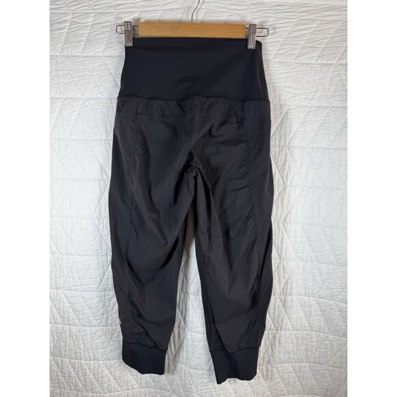 Lululemon Black knee length dance pants high rise pockets size 4 women - Picture 4 of 7